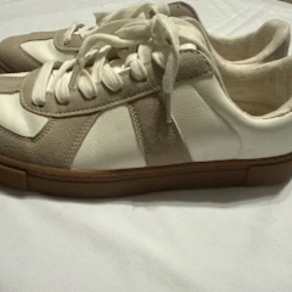 Women's Bailey lace up sneaker size 8.5 - Picture 3 of 7